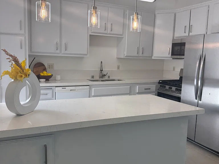 1751 S Bentley Ave #7 — Photo 1