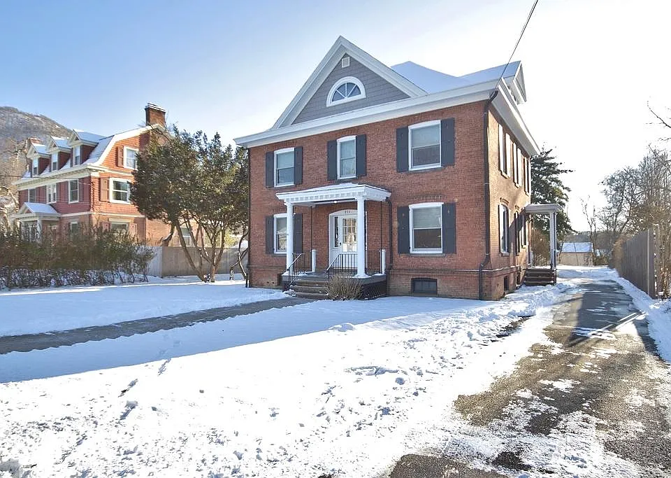 833 Wolcott Ave