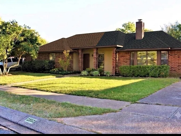 2332 Chestnut Way — Photo 2