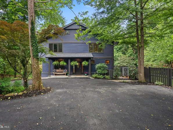 8025 Riverside Dr, Cabin John, MD 20818