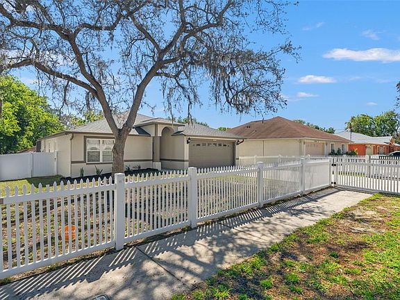 5th image of 10221 N Woodmere Rd