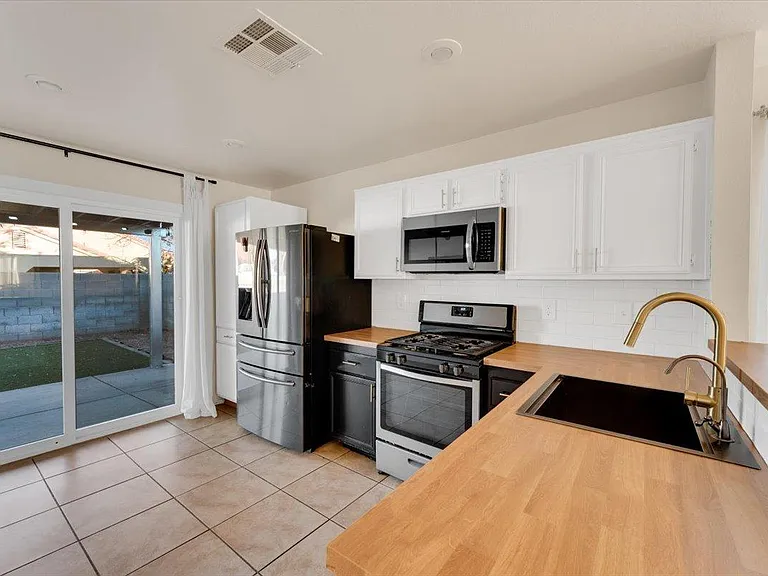 1072 Sky Rock Ct — Photo 6