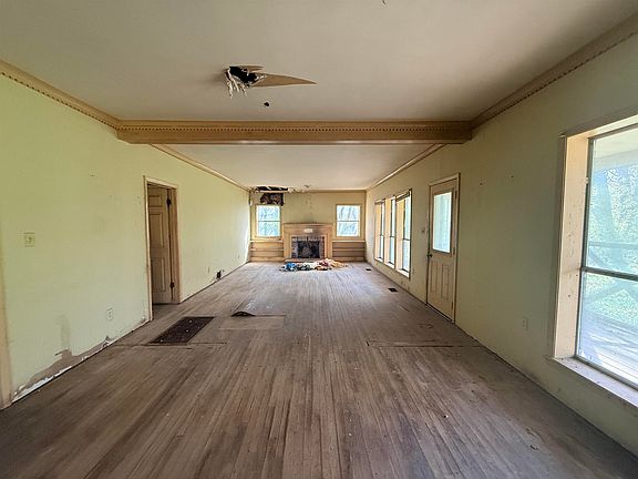 4th image of 890 Craft Rd