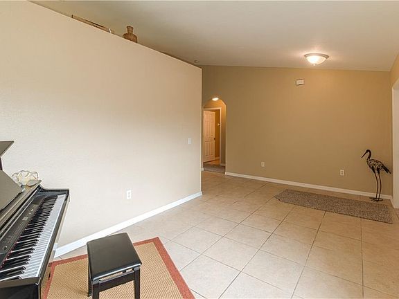 3rd image of 2446 Saybrook Ave