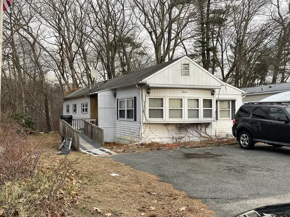 7 Matthew Dr, Hudson, MA 01749