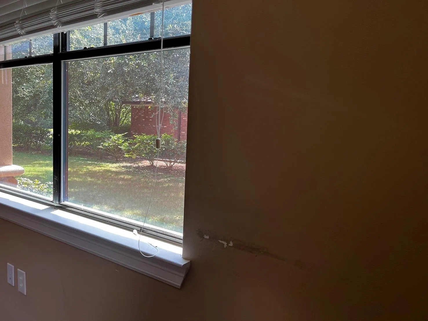 4 bed, 1.0 bath, 1200 sqft, $2,600 — Photo 4