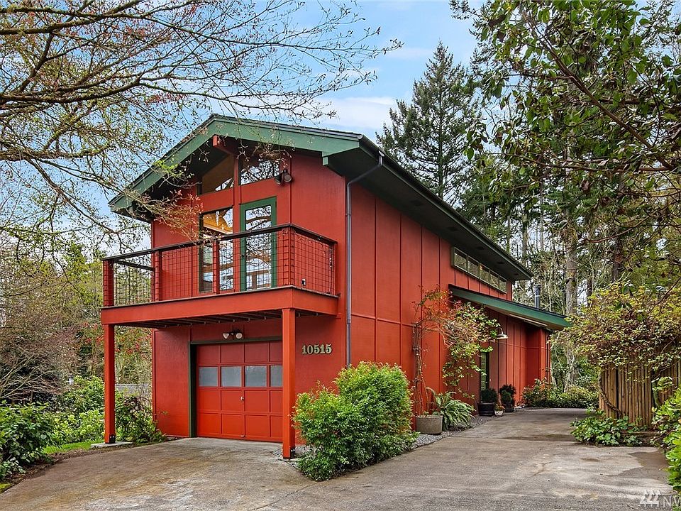 Welcome home to this friendly and ship-shape home on the north end of beautiful Vashon Island!