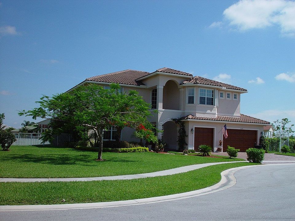 Estate Home on Cul-de-sac