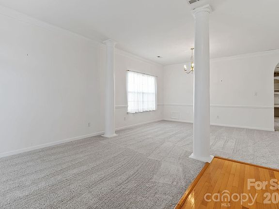 3rd image of 10929 Sycamore Club Dr