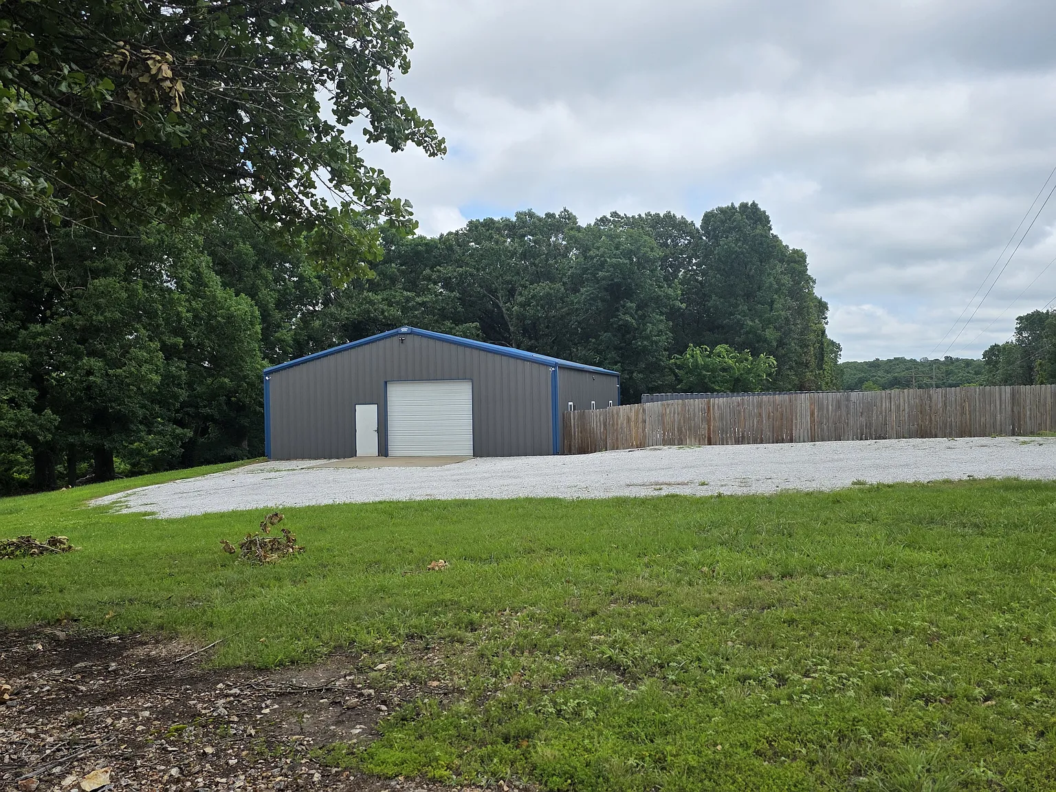 2 bed, 2400 sqft, $1,800 — Photo 1