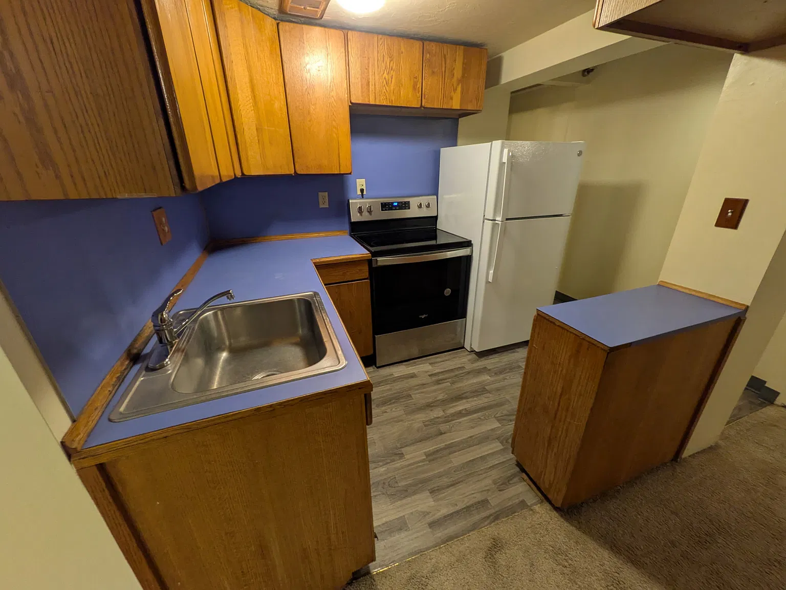 3 bed, 1000 sqft, $2,200 — Photo 3