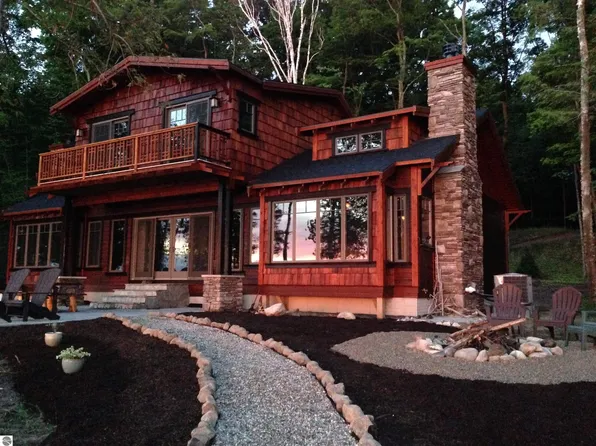 11720 Easy St, Kewadin, MI 49648