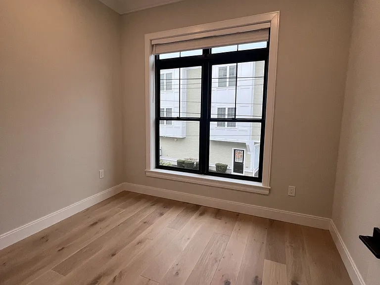 159 Everett St #203 — Photo 5
