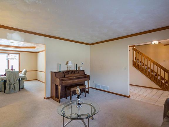 4th image of 568 Brightstone Dr