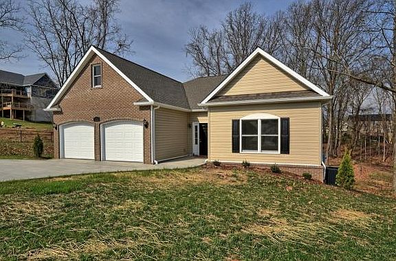 4th image of 255 Holland View Dr