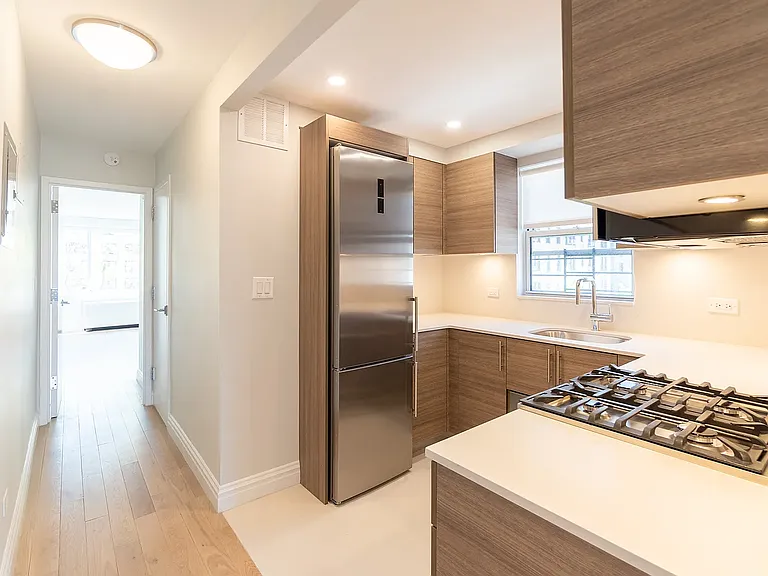 340 E 51st St #3C — Photo 2