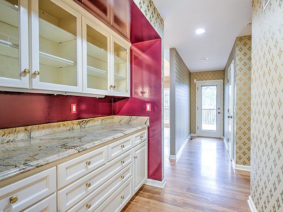 5th image of 309 W Ravinwoods Rd