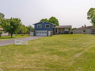 21980 Valley View Dr, West Lafayette, OH