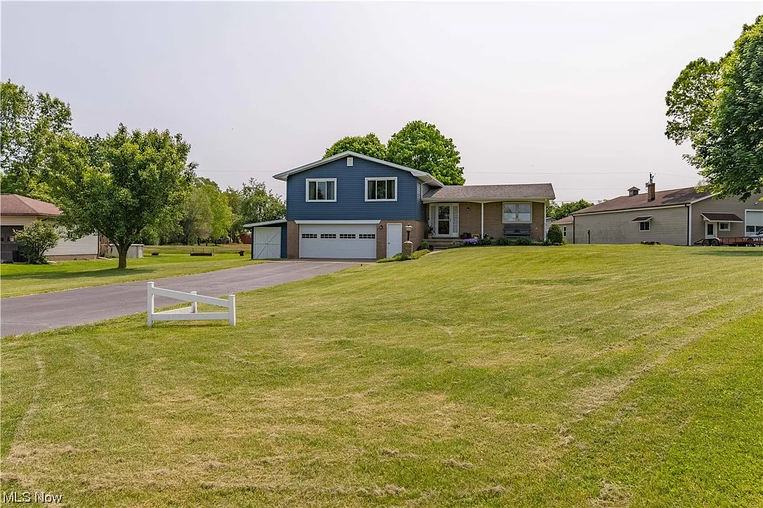 21980 Valley View Dr photo 1