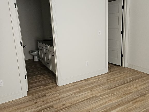 5th image of 1919 E Sutton Ct