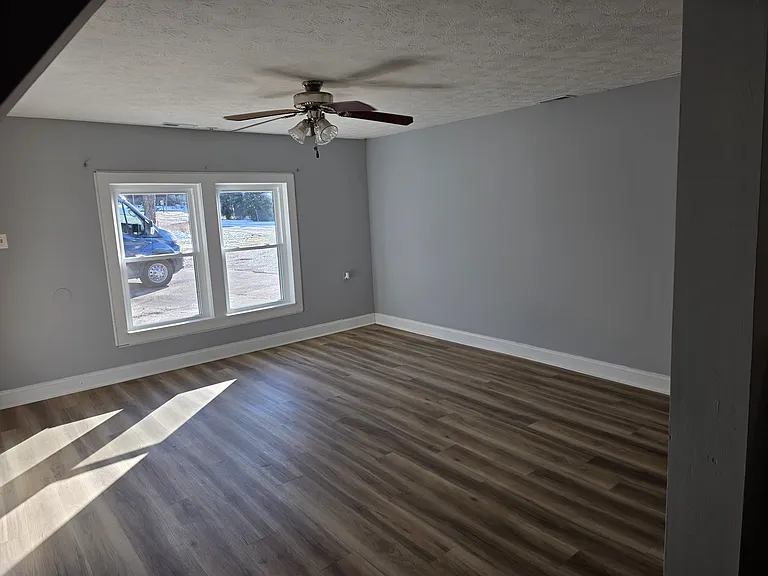 5260 Midway Dr — Photo 2