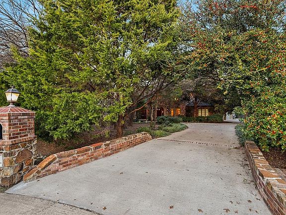 3rd image of 220 Horseshoe Bnd