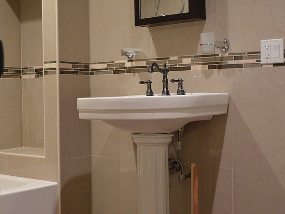 5th image of 109 Wolcott St #1
