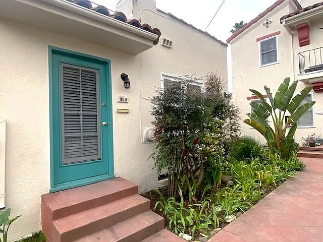 124 W Ortega St