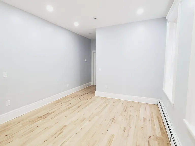 81 Bostwick Ave #2L — Photo 2