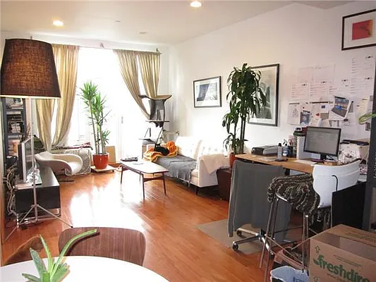 Rented by Kian Realty | media 18