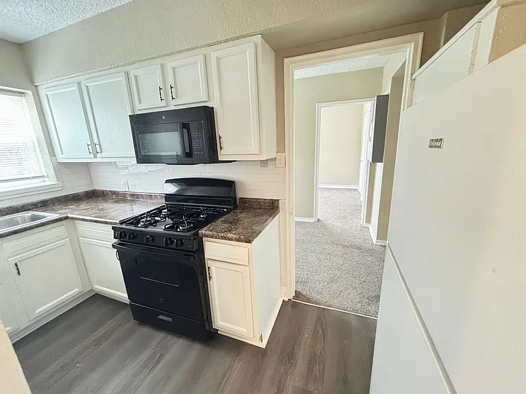 Hoagland Apartments — Photo 16