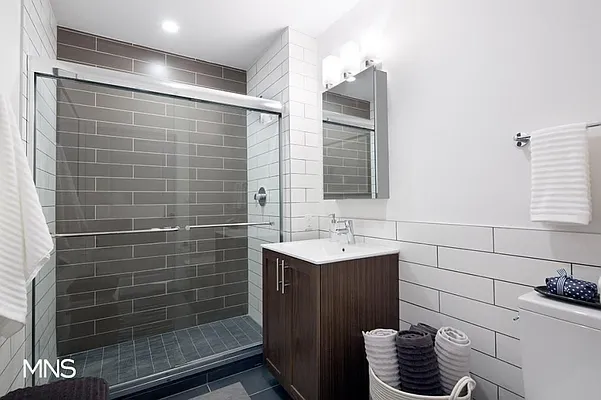 Rented by MNS Marketing | media 4