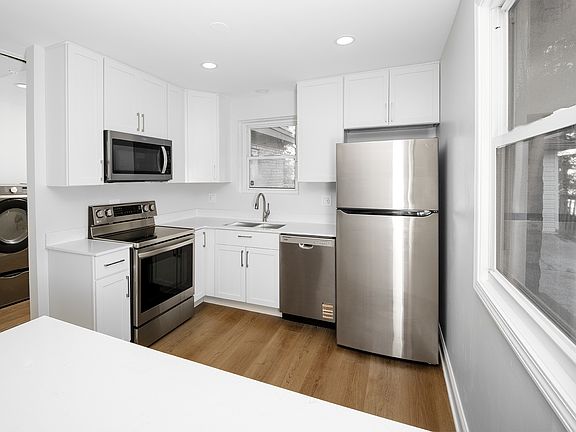 4th image of 328 Oswego St