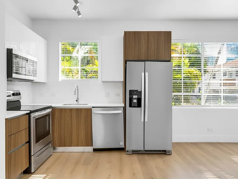 940 Jefferson Ave #8 — Photo 1