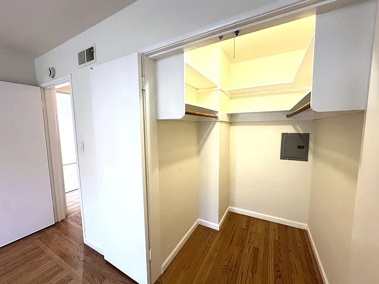 2125 Santa Clara Ave #C — Photo 16