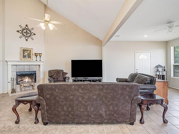 3rd image of 4606 Parkhaven Dr