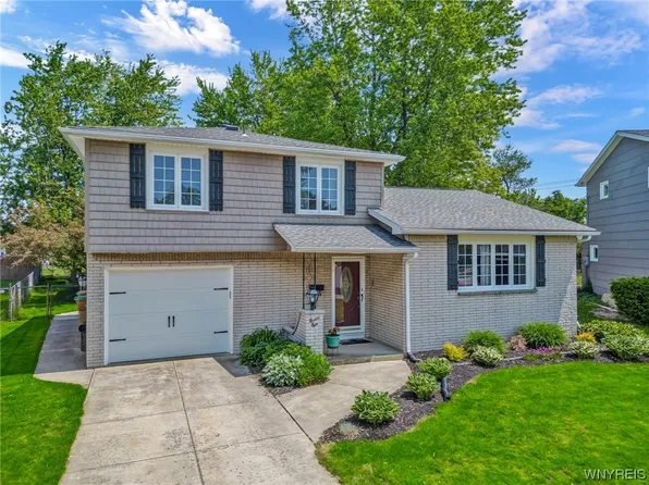 92 E Toulon Dr, Buffalo, NY 14227