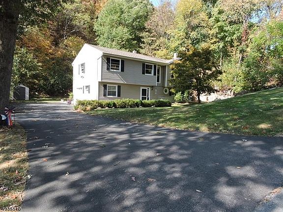 3rd image of 85 Woodland Dr