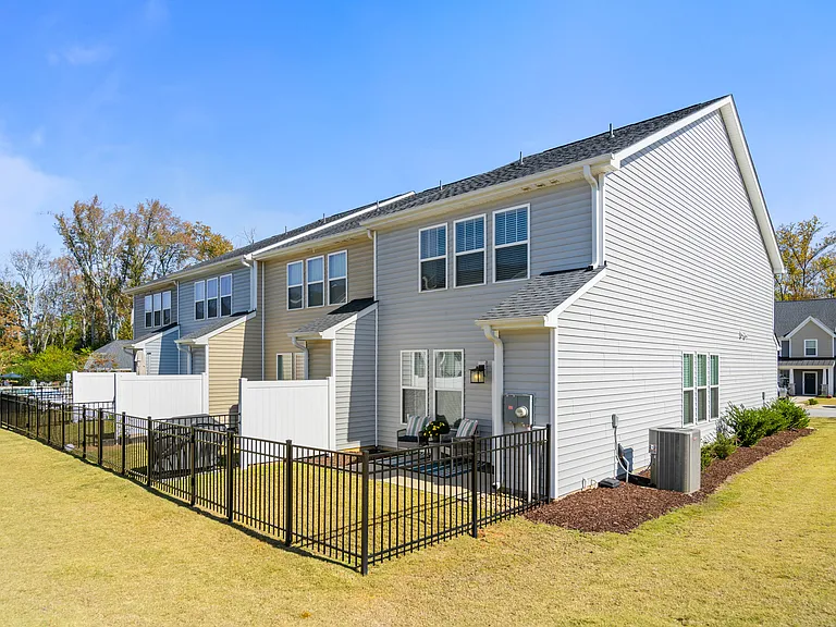 Covey Homes Addison Townhomes for Rent