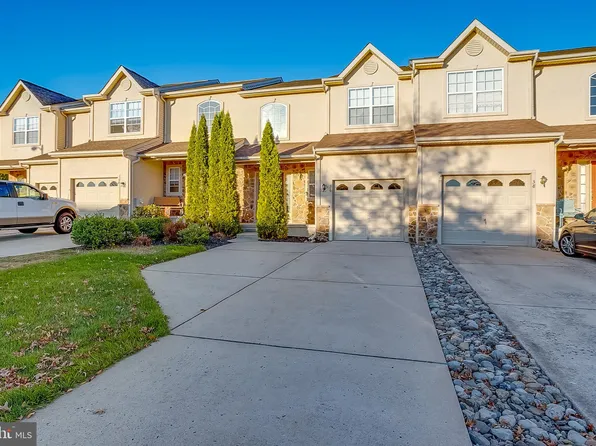 36 Glacier Dr, Berlin, NJ 08009