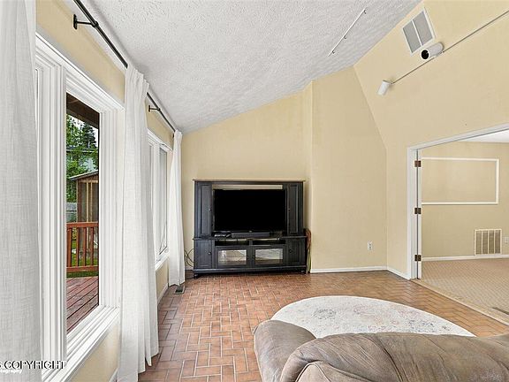 4th image of 8380 Pioneer Dr