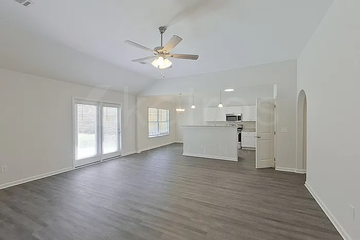 4 bed, 2.0 bath, 1700 sqft, $2,015 — Photo 2