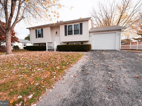 77 Trevanion Rd, Taneytown, MD 21787