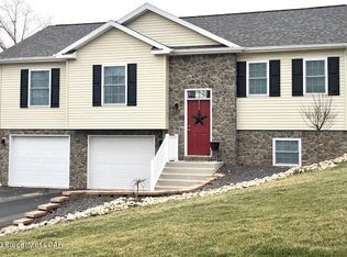 2 Lamont Dr, Drums, PA 18222