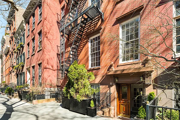 Rented by Douglas Elliman | media 24