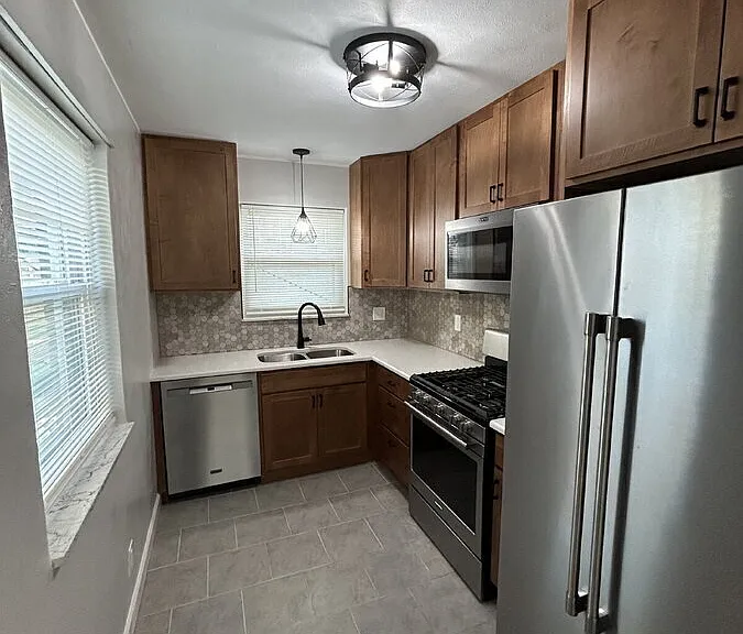 10939 Brookings Dr — Photo 5