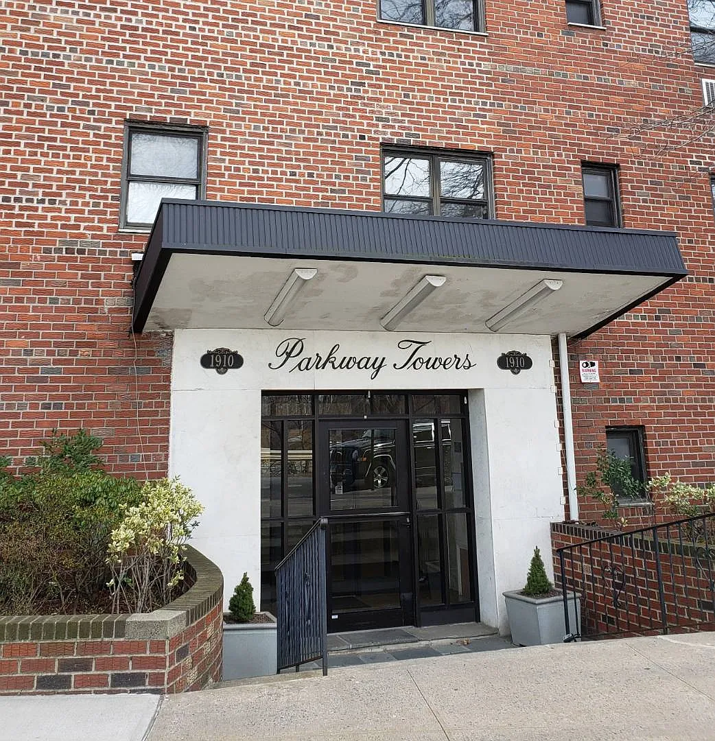 1910 Pelham Pkwy S APT 7G photo 1