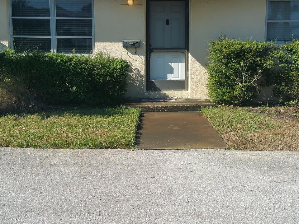 1st image of 4820 1st St N
