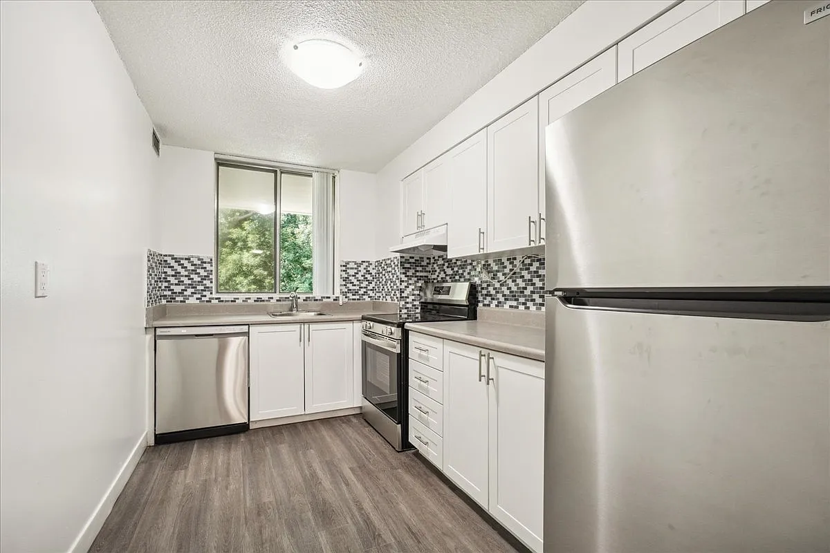 Rathburn Apartments — Photo 1