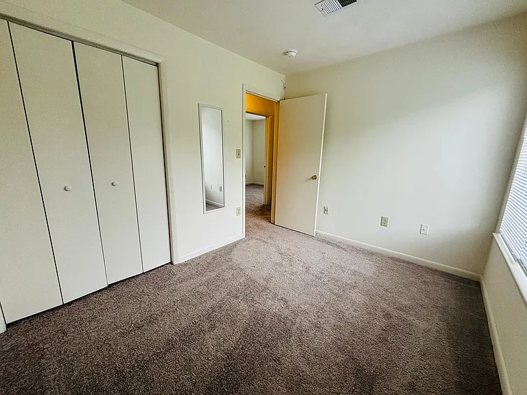 1204C University Ter — Photo 12